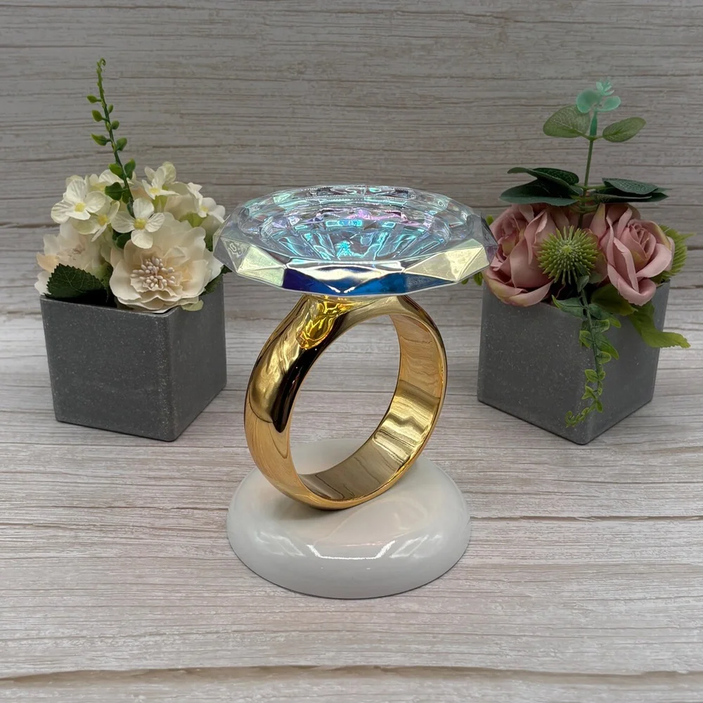 Diamond Ring 3-Wick Pedestal Candle Holder from Bath & Body Works - Picture 14 of 15
